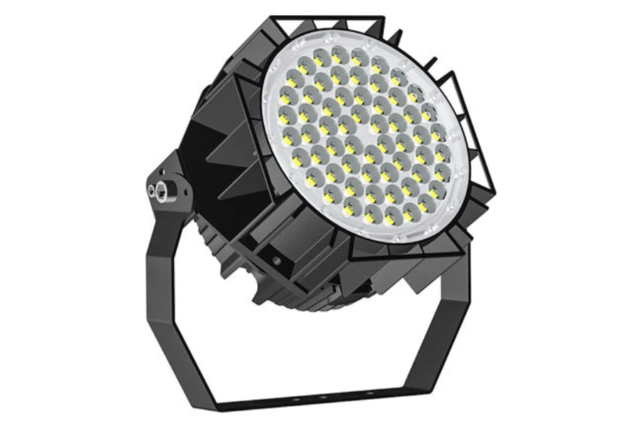 Proyector halógeno sobre un fondo blanco.