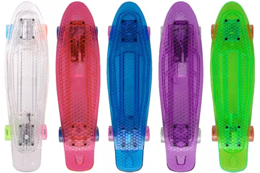 Selezione di skateboard in plastica con caratteristiche luminescenti