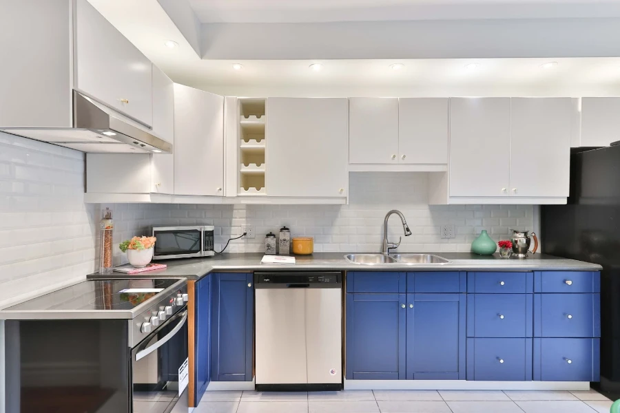 A fully fitted kitchen with a blue kitchen cabinet