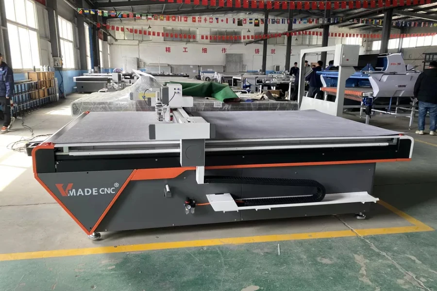 CNC vibrating knife fabric-cutting machine