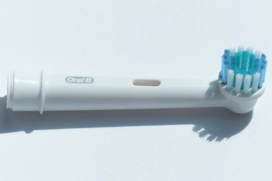Rotating-oscillating toothbrush brush head
