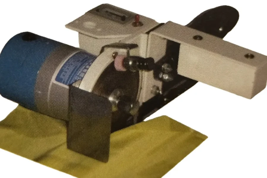 Wireless semi-automatic fabric-cutting machine