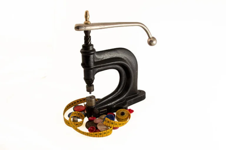 How To Select Suitable Button-making Machines