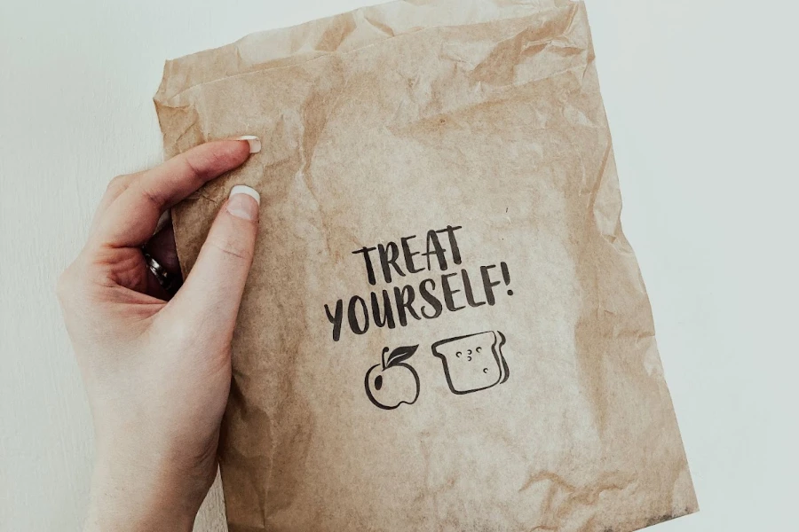 Food delivery bag with a message