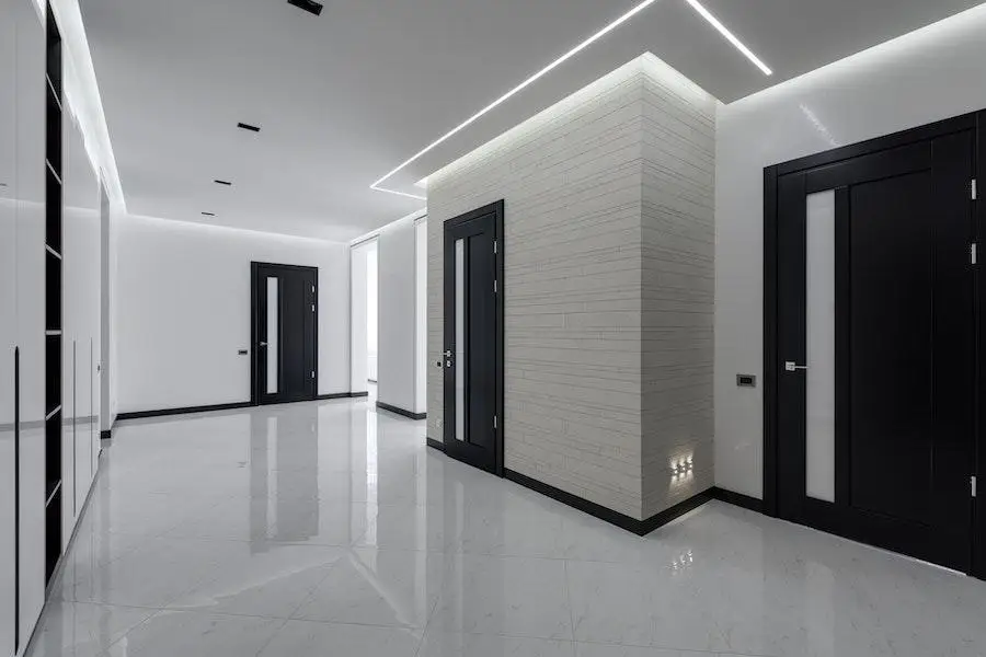 Casa con una bellissima illuminazione a strisce LED