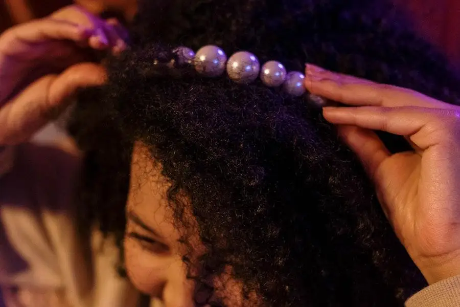 Lady wearing a pearl-embellished headband