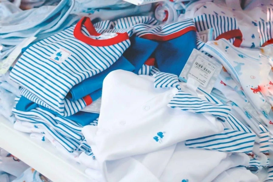 White and blue cotton clothing sets for babies