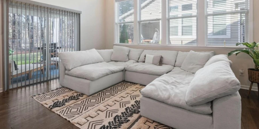 White U-shaped modular living room sofa