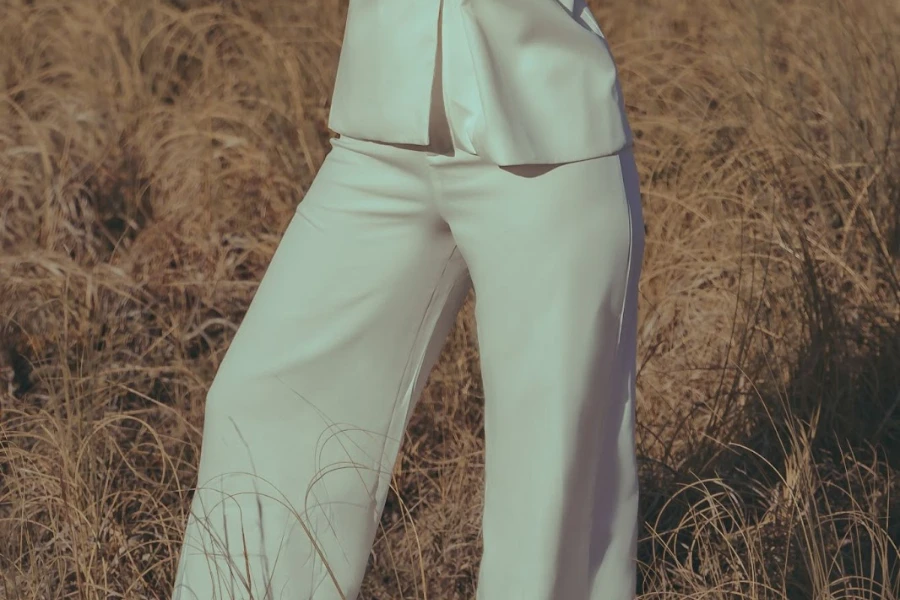 Woman rocking a pair of white slouchy pants