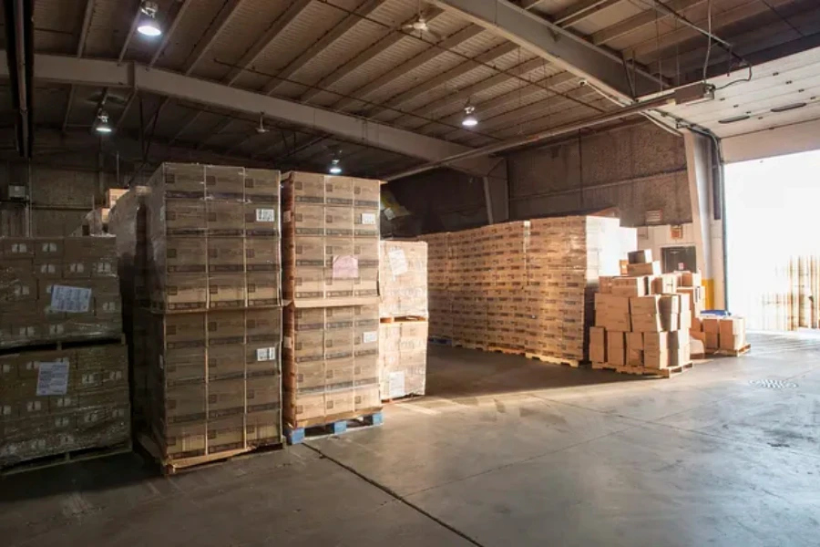 A customs bonded warehouse in the US can be government-owned or privately-owned