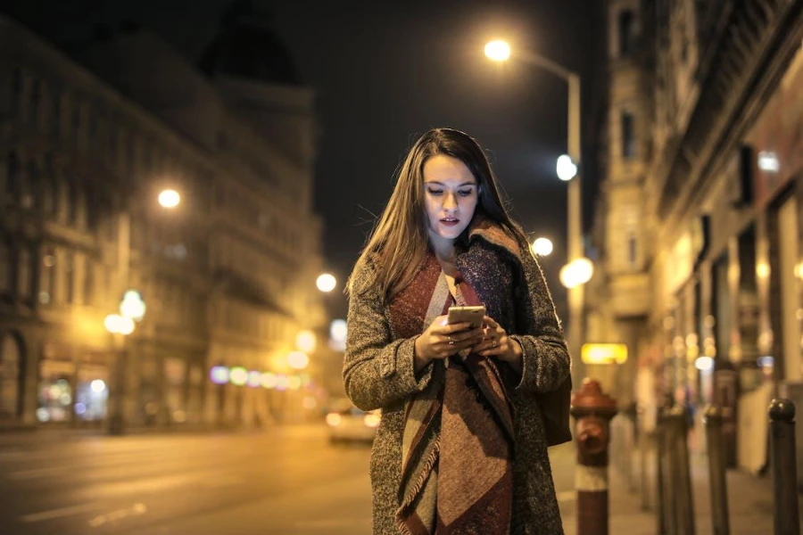 A woman in a belted scarf