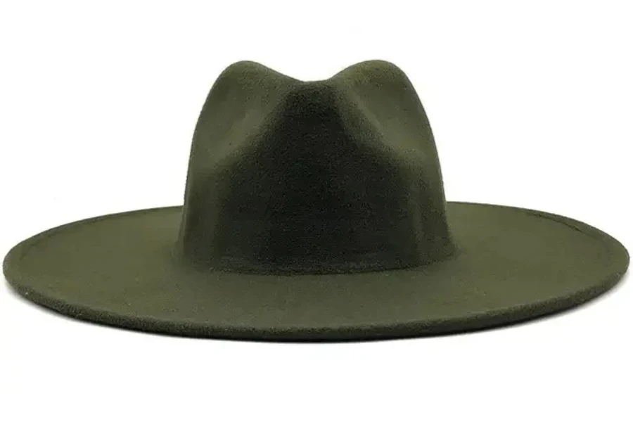 Un classico cappello fedora dalla forma ovale