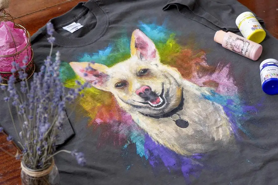 T-shirt personnalisé imprimé à la demande design chien coloré