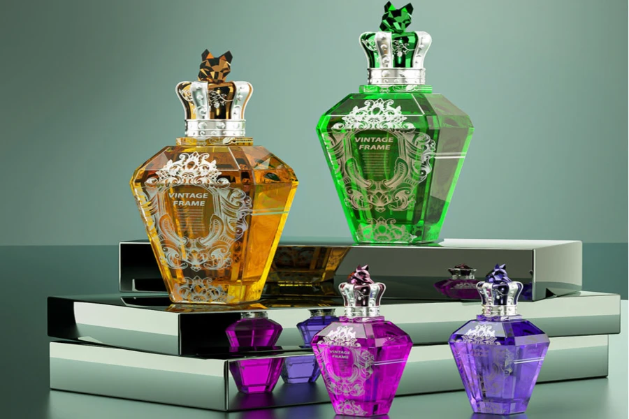 Frascos de perfume de vidro em forma diferente