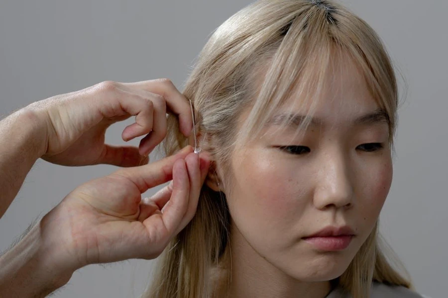 Hand clipping a woman's hair with a minimalist hair clip