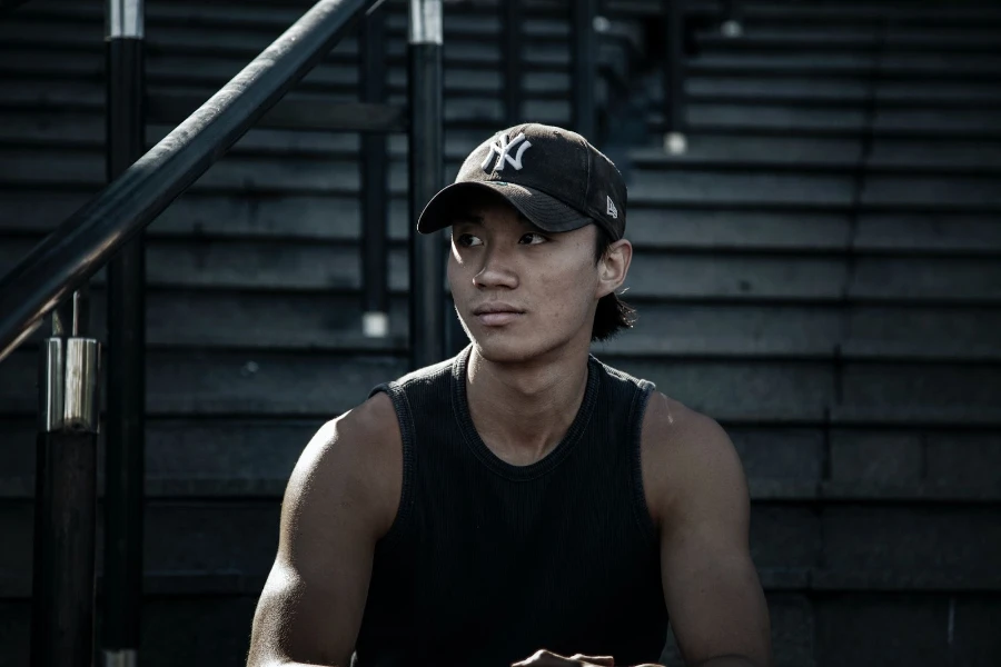 Man wearing a New York Yankees baseball cap