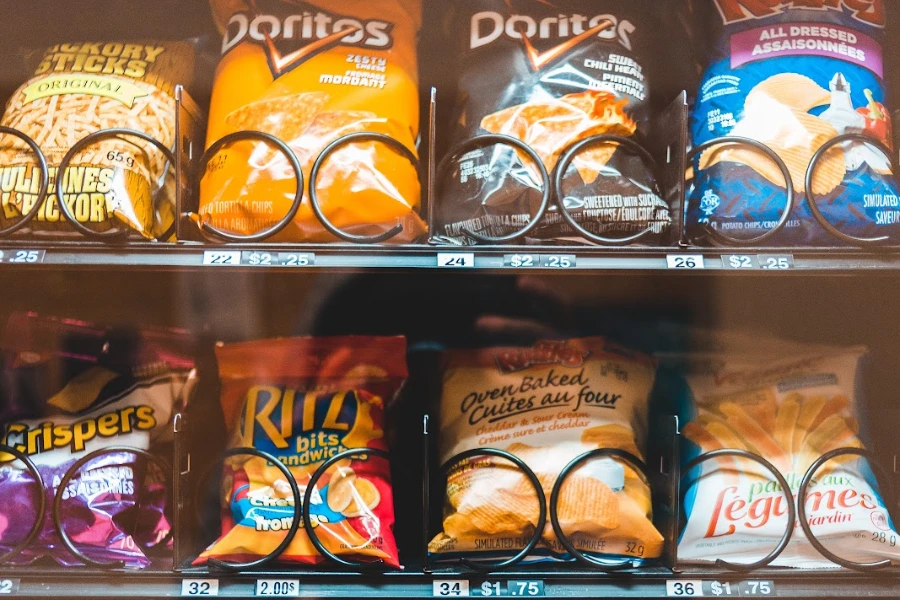 biscuits et collations emballés dans un comptoir