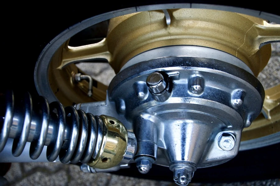 Shock absorber attached to a motorcycle tire