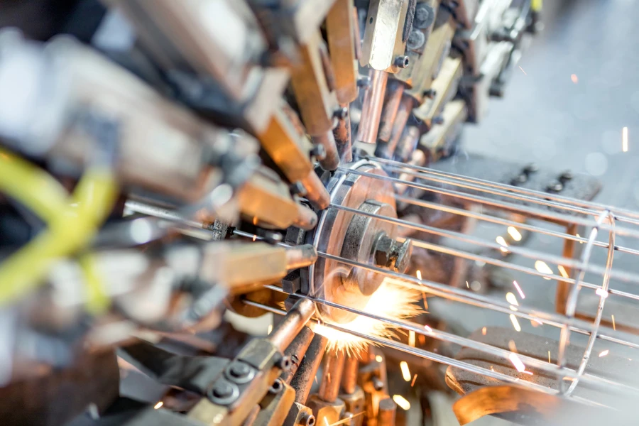 Spot welding an overlapping metal rods