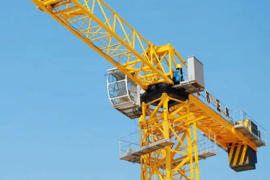 tower crane untuk pekerjaan konstruksi