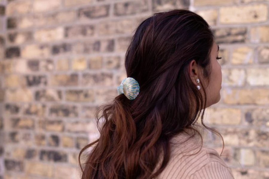 Woman rocking a seashell customized claw clip