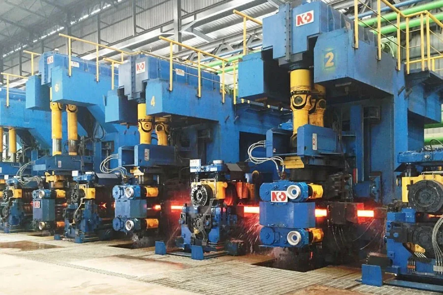 A cluster rolling metal mill