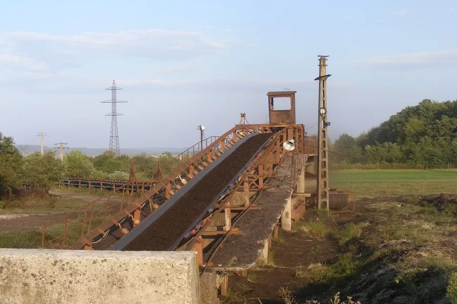 A conveyor belt placed in a coal plant