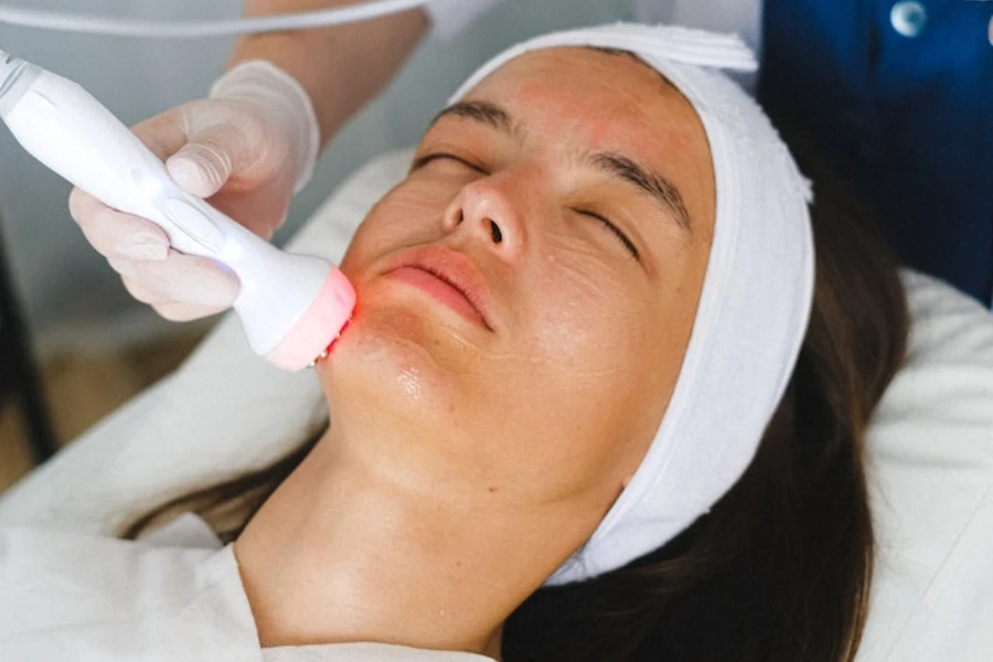 Doing the anti-aging procedure for a patient