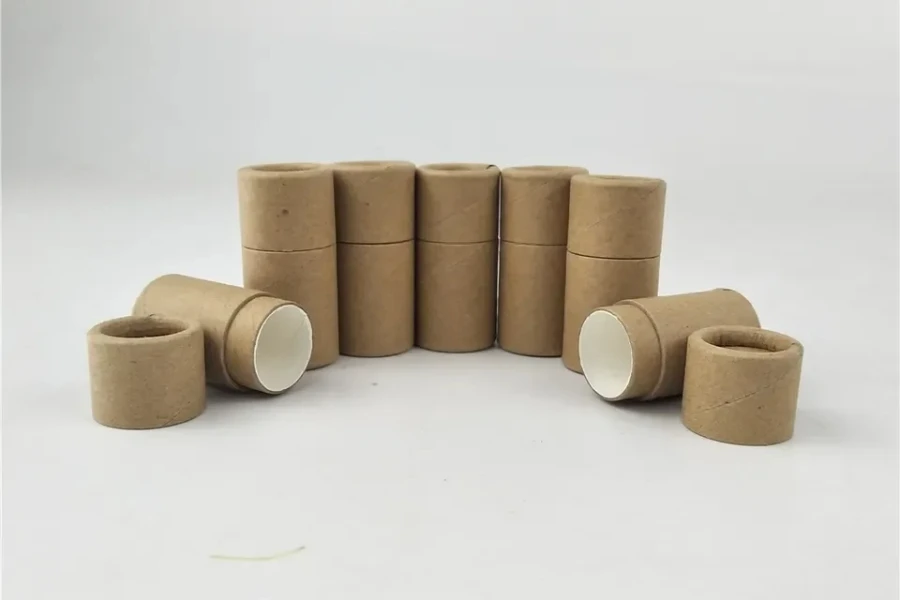 Le tube en papier kraft est une option d'emballage écologique pour le commerce électronique