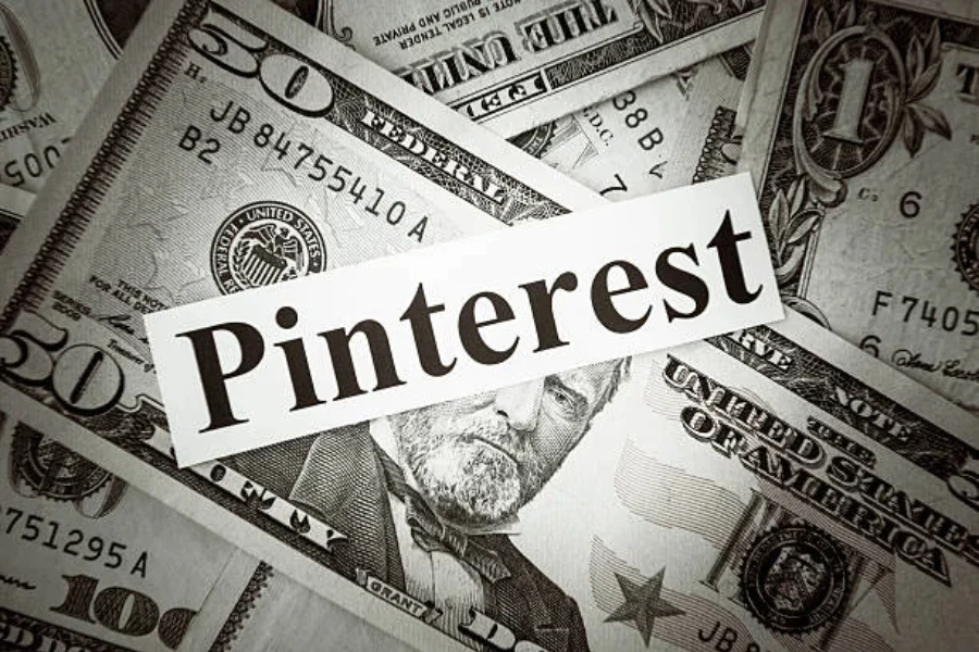 Texte Pinterest avec un arrière-plan en dollars