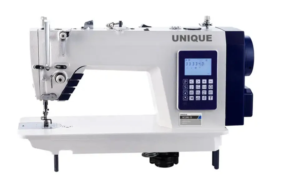 Machine à vêtements overlock unique sur fond blanc